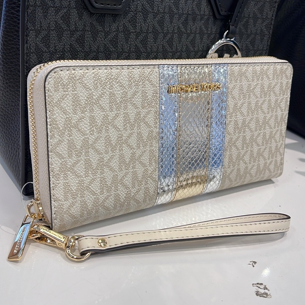 Michael Kors Jet Set Travel Large Signature Logo and Metallic Continental Wallet